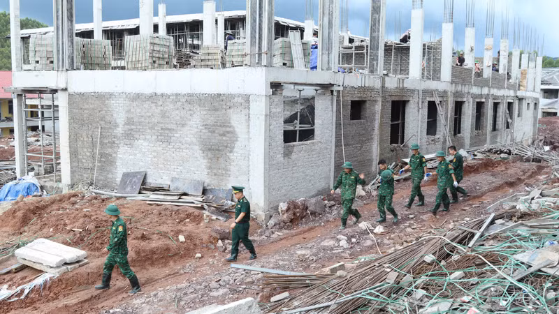 Tự hào góp sức xây dựng trường học nơi biên cương
