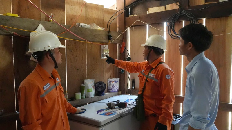 Quảng Ngãi hoàn thành đưa điện lưới quốc gia về khu vực dân cư đặc biệt