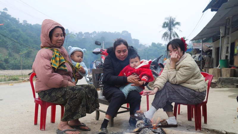 Người dân vùng cao miền núi Nghệ An chống chọi với giá lạnh 