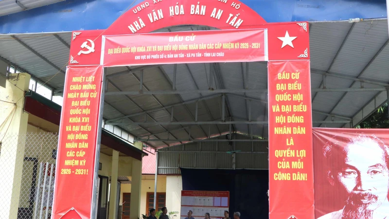 Người dân biên giới miền núi, ven biển tự tin bầu ra người xứng đáng