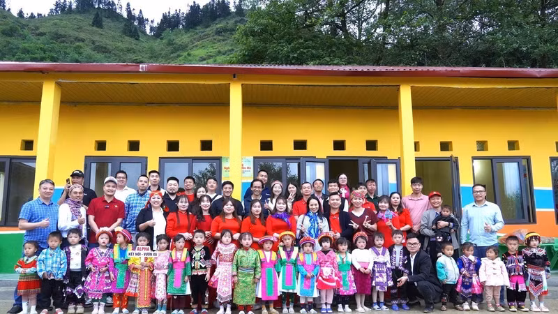 Khánh thành điểm trường vùng cao Sơn Vĩ - gửi niềm tin nơi biên cương 