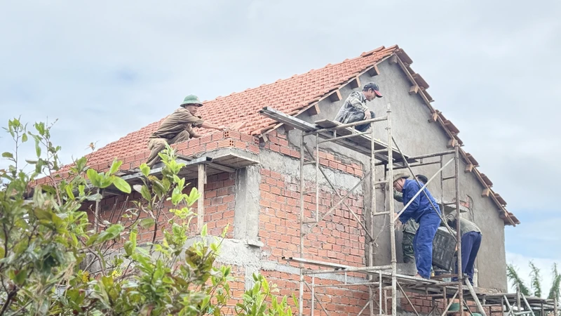 Những mái ngói ấm tình quân dân trên quê hương Đồng khởi