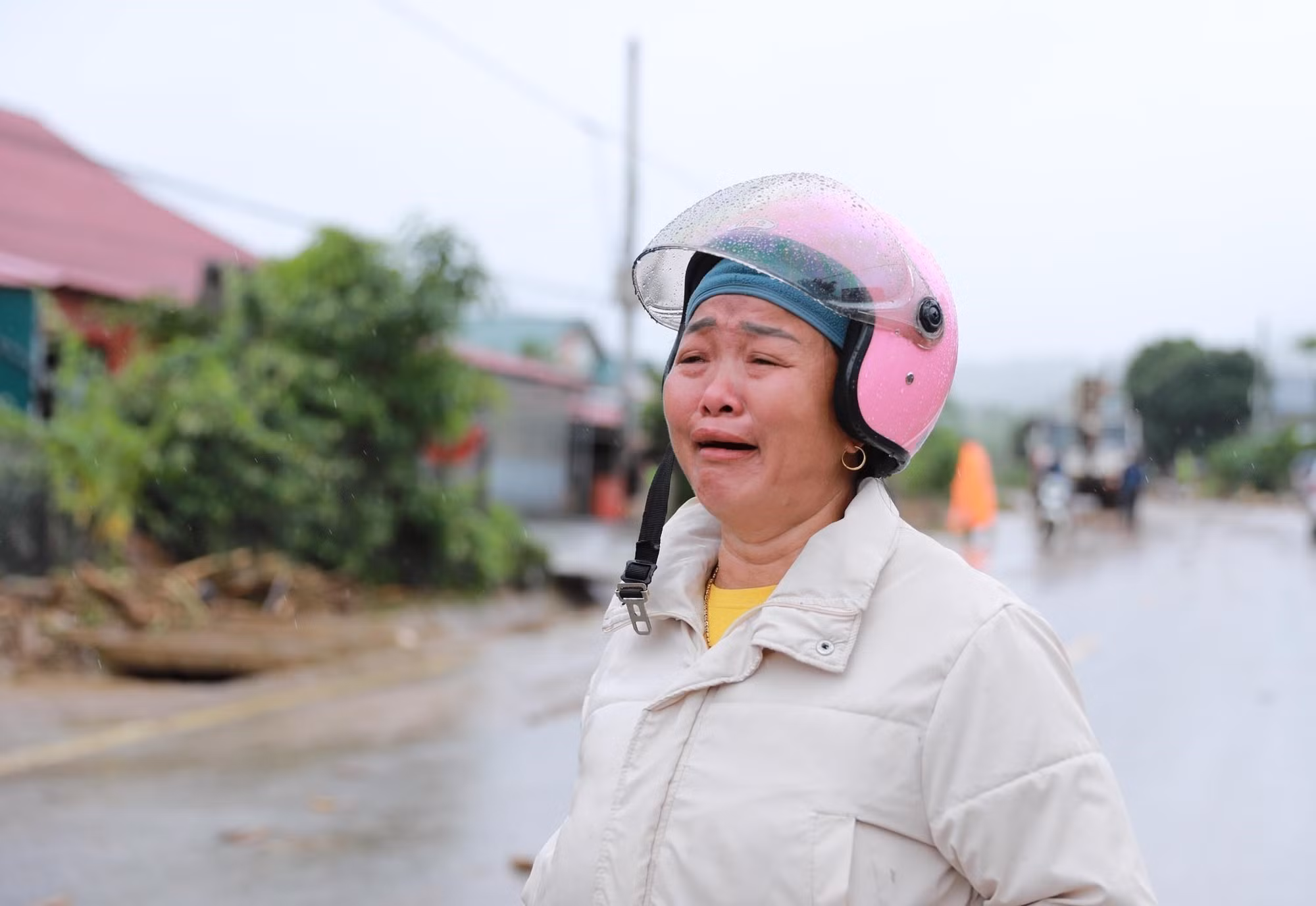 Nỗi đau của người dân tại xã Mường Than khi bị thiệt hại về tài sản.