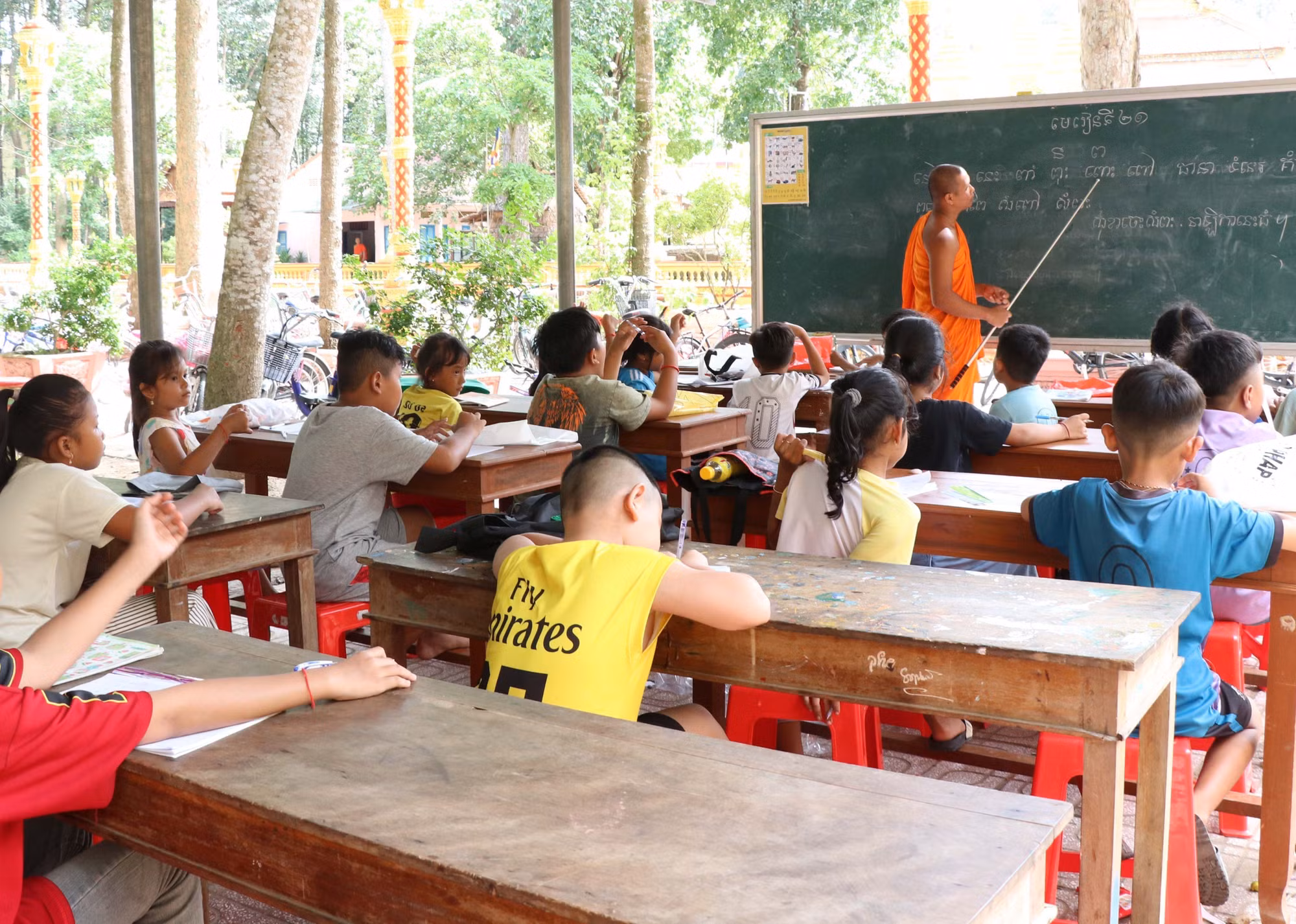 Lớp dạy chữ Khmer tại chùa Âng (phường Nguyệt Hóa, tỉnh Vĩnh Long).