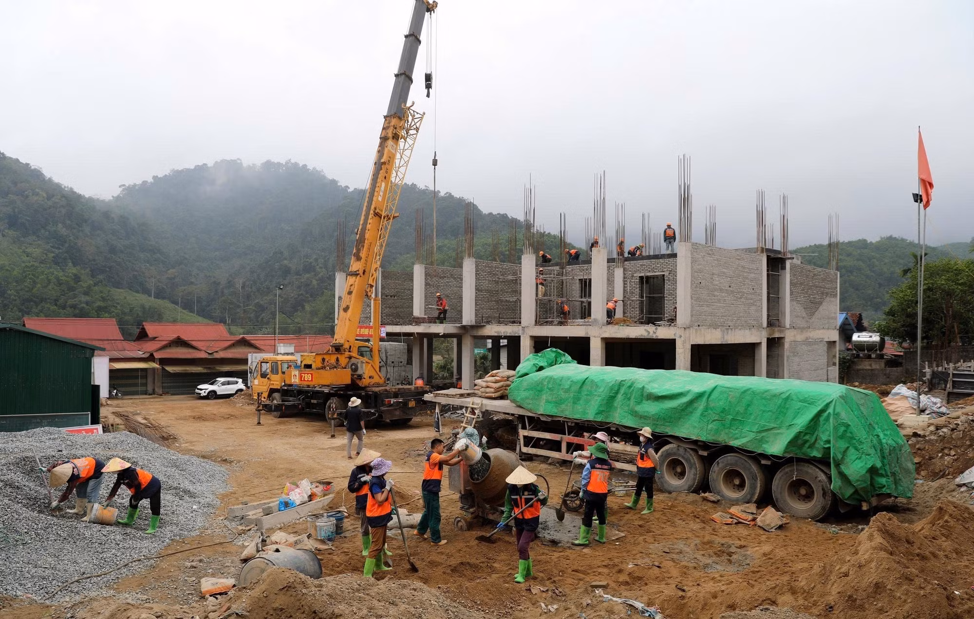 Năm 2025, tỉnh Thanh Hóa khởi công 6 Dự án Trường nội trú liên cấp ở các xã biên giới, phấn đấu về đích trước ngày 15/8/2026 để kịp đón học sinh vào năm học mới. Ảnh: Khiếu Tư/TTXVN