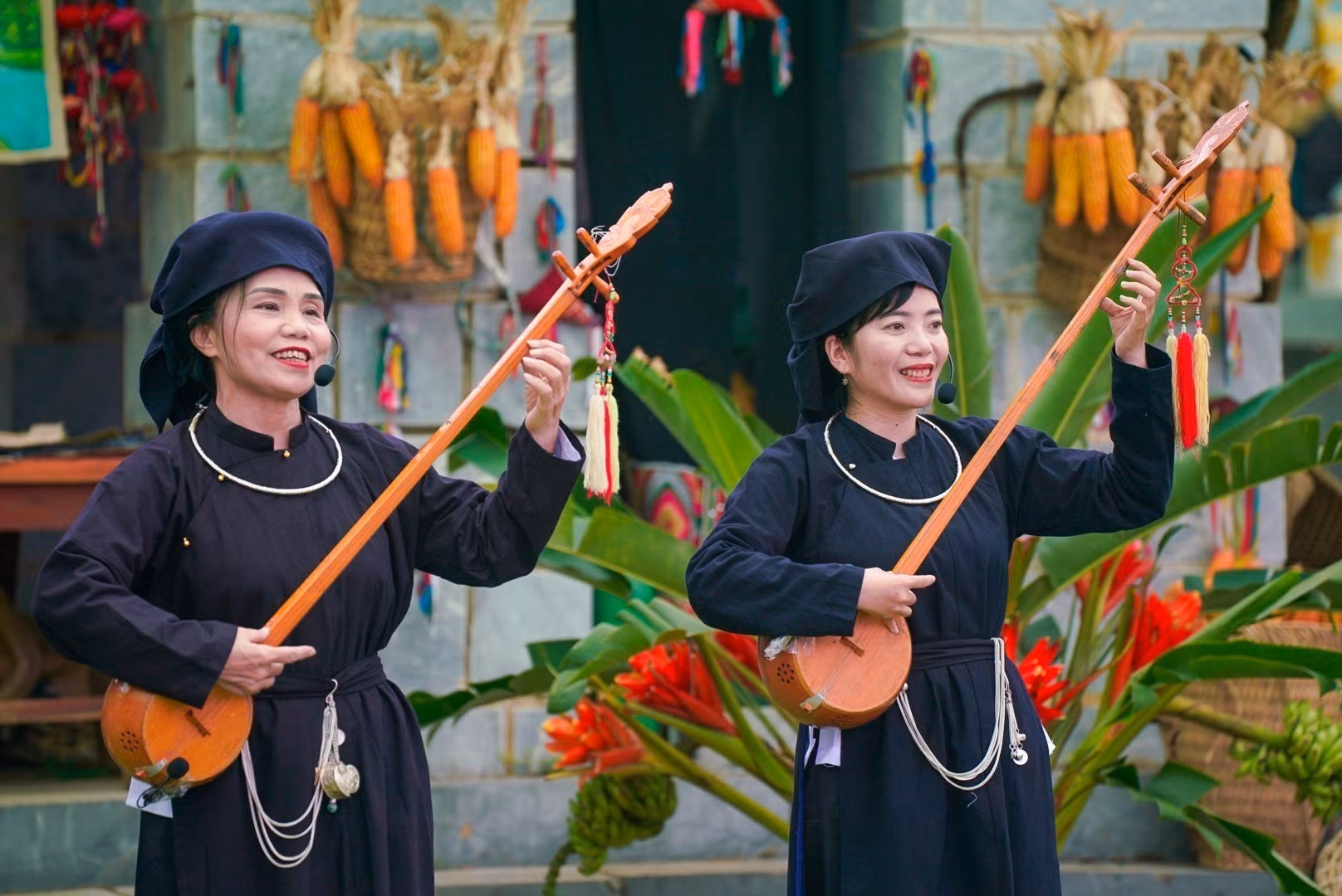 Tiết mục nghệ thuật của đồng bào dân tộc Tày.