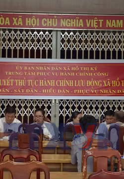 'Thứ Bảy về ấp' trao niềm tin số cho đồng bào dân tộc