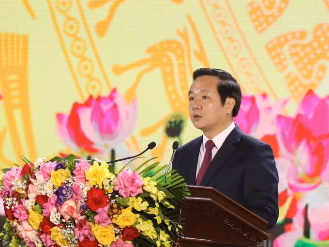 potal-pho-thu-tuong-tran-hong-ha-du-le-cong-bo-thanh-lap-thanh-pho-hoa-lu-7816075.jpg