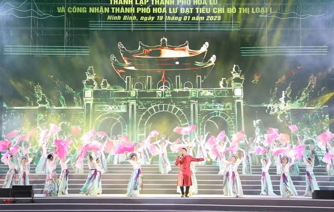potal-pho-thu-tuong-tran-hong-ha-du-le-cong-bo-thanh-lap-thanh-pho-hoa-lu-7816080.jpg
