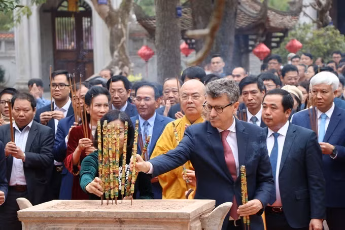 potal-hai-duong-khai-hoi-mua-xuan-con-son-kiep-bac-nam-2025-7854199.jpg