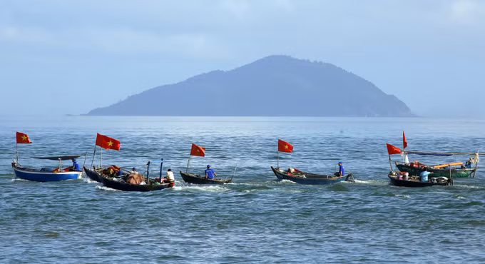 potal-da-nang-khai-mac-le-hoi-cau-ngu-truyen-thong-quan-thanh-khe-nam-2025-7859873.jpg