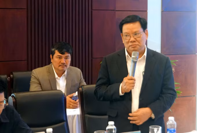 potal-quang-nam-ban-viec-dua-chu-viet-co-tu-vao-giang-day-tai-cac-truong-hoc-7921805.jpg