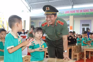 Khánh thành và bàn giao Trường Mầm non tại xã biên giới Hoàng Văn Thụ