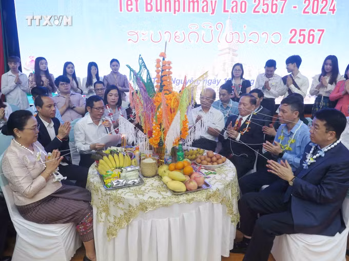 vna_potal_thai_nguyen_to_chuc_tet_bunpimay_cho_luu_hoc_sinh_lao________________________________7315982.jpg
