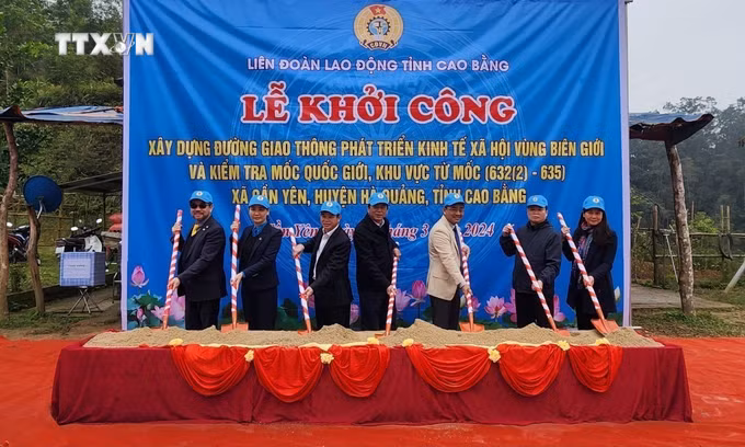 vna_potal_cao_bang_xay_dung_duong_giao_thong_phat_trien_kinh_te_-_xa_hoi_vung_bien_gioi_7252892.jpg