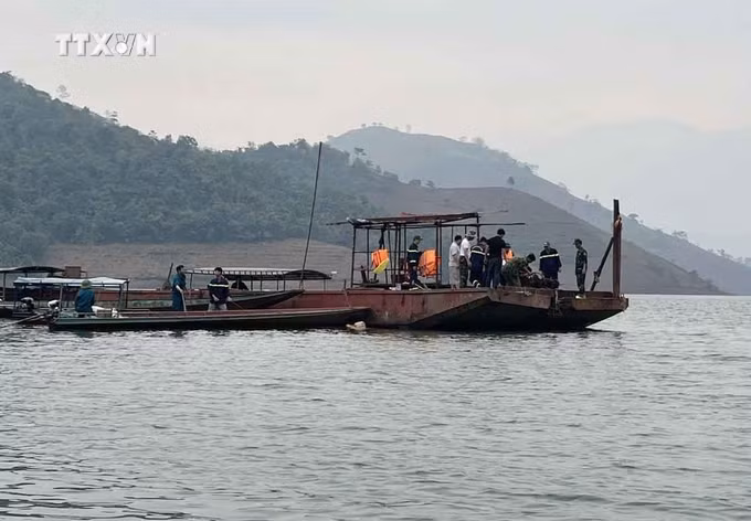 vna_potal_tim_thay_nan_nhan_cuoi_cung_trong_vu_lat_thuyen_o_lai_chau__7335756.jpg