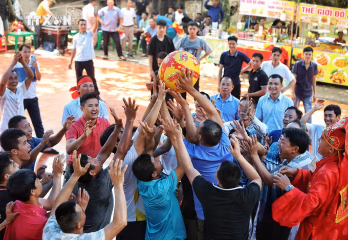 vna_potal_bac_giang_doc_dao_le_hoi_tien_luc_2024_7347032.jpeg