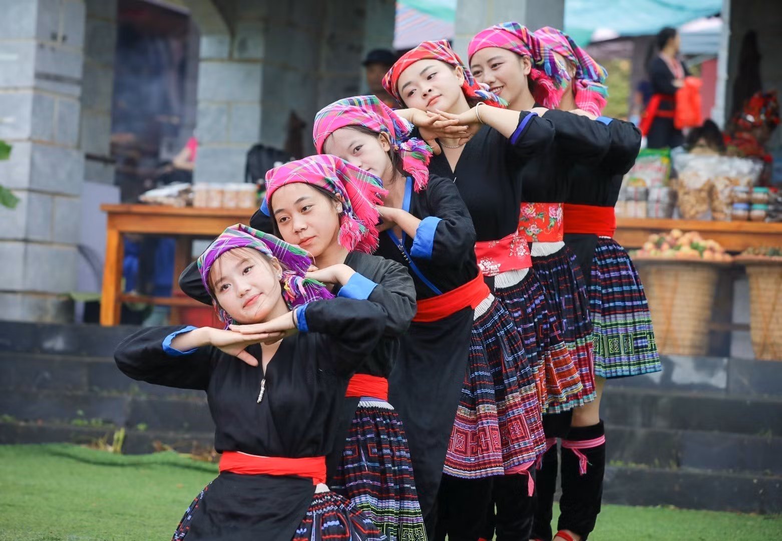 potal-tai-hien-le-gau-tao-cua-dan-toc-mong-va-cac-hoat-dong-tai-lang-van-hoa-du-lich-cac-dan-toc-viet-nam-8007880.jpg
