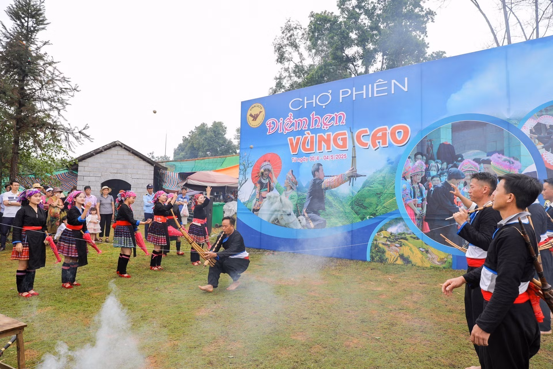 potal-tai-hien-le-gau-tao-cua-dan-toc-mong-va-cac-hoat-dong-tai-lang-van-hoa-du-lich-cac-dan-toc-viet-nam-8007861.jpg