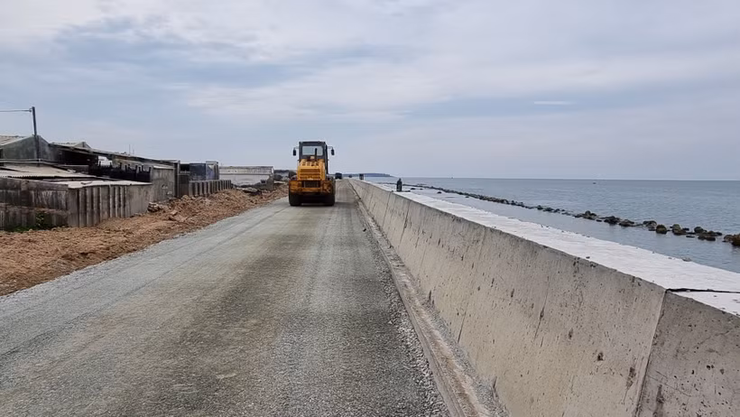 Ninh Thuận đầu tư công trình đê biển chống sạt lở, xâm thực