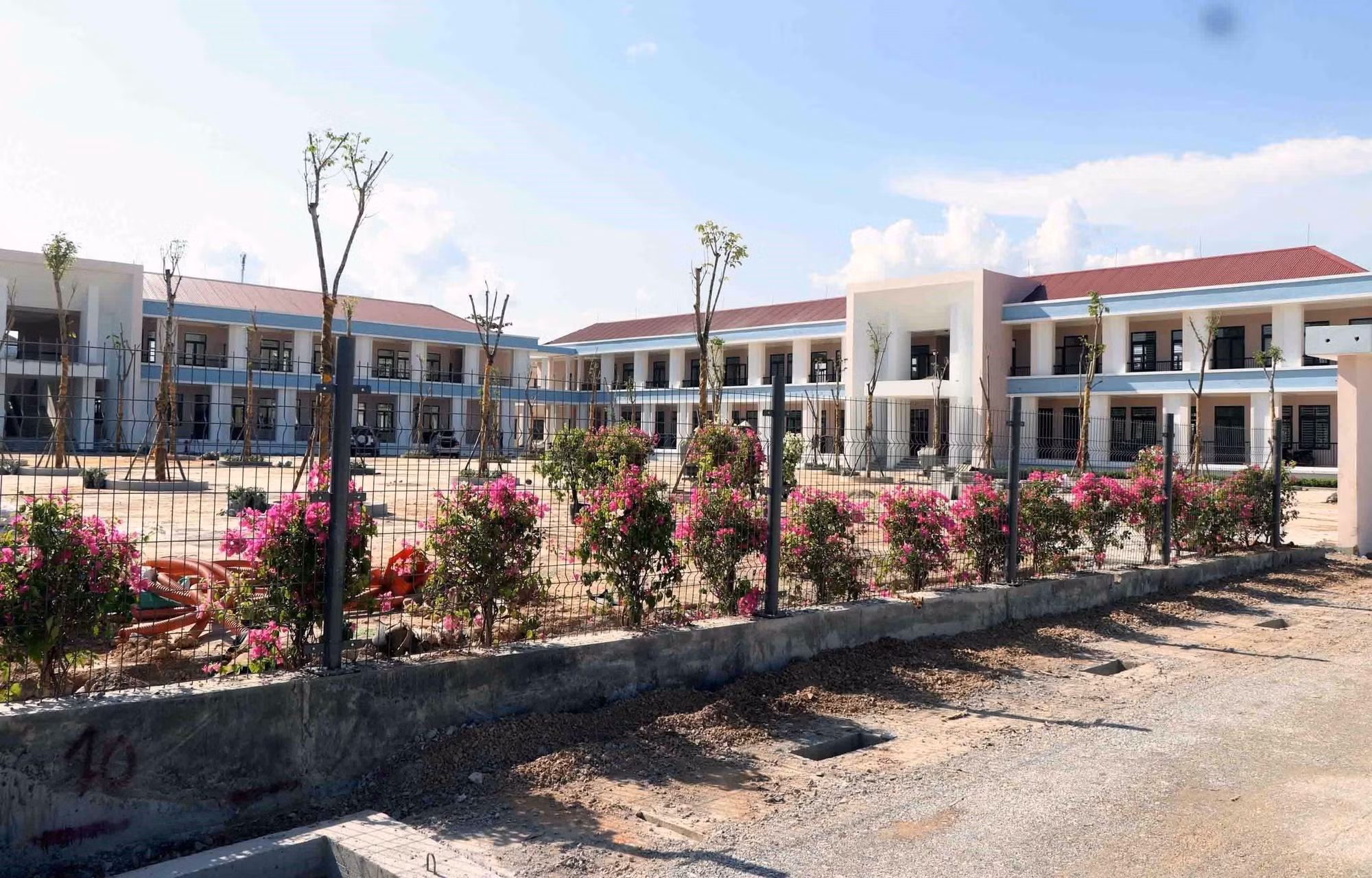 Khối tiểu học trường liên cấp ở xã Hương Khê đã hoàn thành.