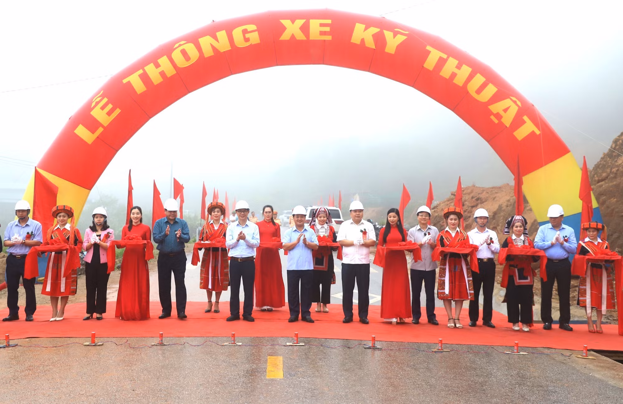 potal-le-thong-xe-ky-thuat-cong-trinh-cai-tao-nang-cap-duong-bac-quang-xin-man-giai-doan-i-7997042.jpg