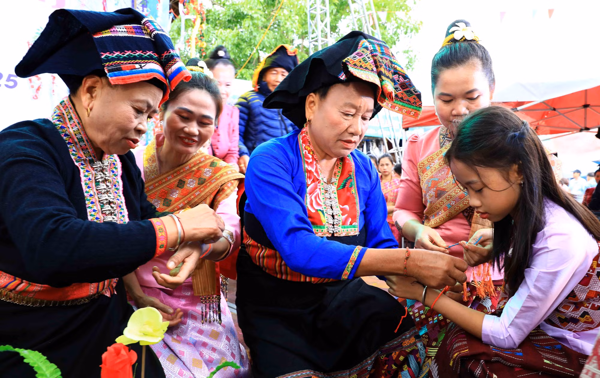 potal-tet-te-nuoc-cua-dan-toc-lao-tai-ban-na-sang-7969240.jpg