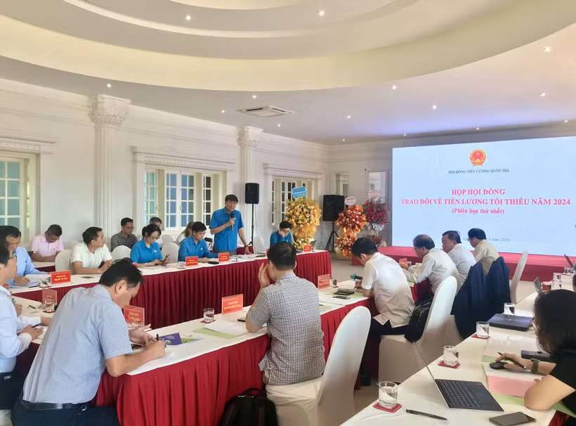 Đại diện tổ chức Công đoàn mong muốn điều chỉnh tiền lương tối thiểu vùng để bù đắp chỉ số trượt giá, với mức đề xuất tăng 5-6%. Ảnh: laodong.vn