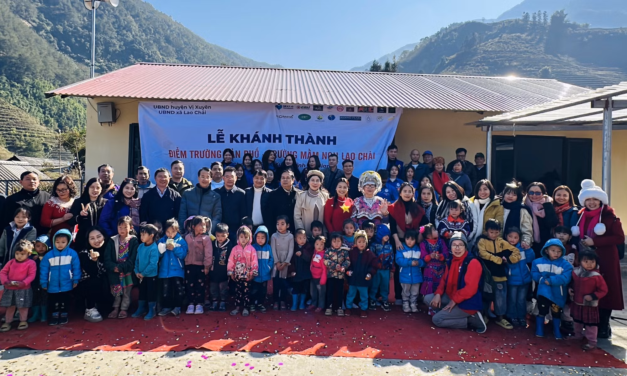 potal-mang-am-ap-den-diem-truong-ban-pho-va-hoc-sinh-vung-cao-bien-gioi-vi-xuyen-ha-giang-7802571.jpg