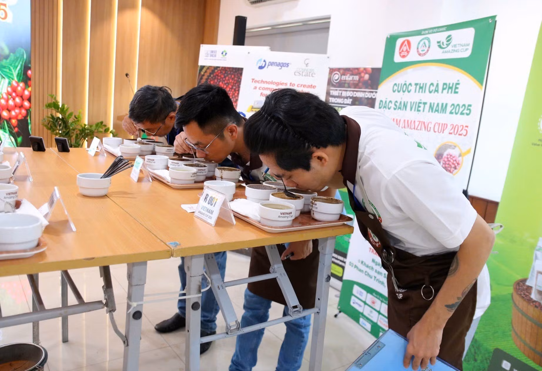 potal-trao-giai-cuoc-thi-ca-phe-dac-san-viet-nam-vietnam-amazing-cup-nam-2025-7999524.jpg