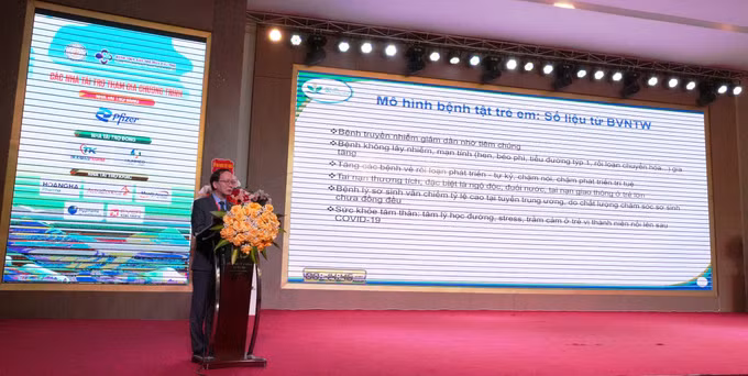 Chuyên gia đến từ Bệnh viện Nhi Trung ương cập nhật các kiến thức về Nhi khoa cho đội ngũ y, bác sĩ tại các tỉnh, thành phố thuộc khu vực Trung du và miền núi phía Bắc.
