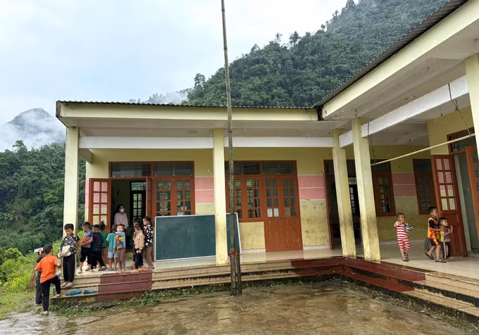 Học sinh ở Điểm trường Trà Tá, Trường Tiểu học cơ sở xã Thạch Lâm, tỉnh Cao Bằng.