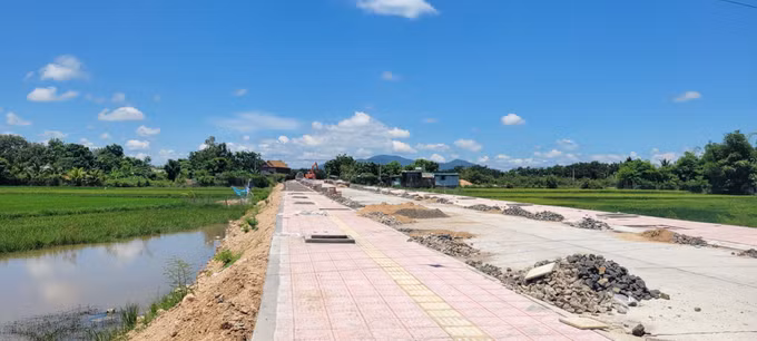 Dự án đường nội thị phường Ayun Pa, tỉnh Gia Lai ách tắc do vướng nhiều khiếu nại liên quan đến bồi thường, giải phóng mặt bằng. Ảnh: Hoài Nam/TTXVN
