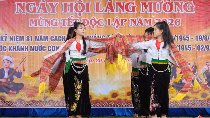 Các tiết mục múa tại Ngày hội làng Mường.