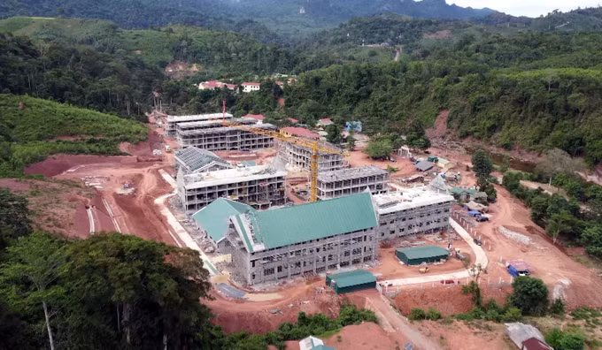 Công trường xây dựng các trường phổ thông dân tộc nội trú liên cấp tại Quảng Trị.