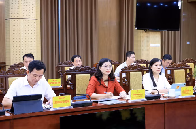 Các đại biểu dự buổi làm việc.