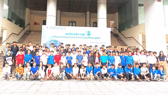 Xã Khâu Vai tổ chức cho các em học sinh đi tham quan các cơ sở giáo dục nghề nghiệp tại tỉnh Thái Nguyên. Ảnh: Minh Giàng/TTXVN phát