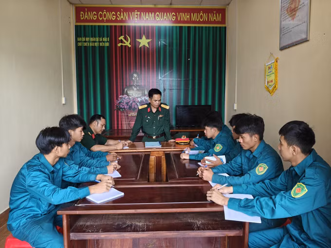Ban chỉ huy Quân sự xã Đăk Ơ triển khai nhiệm vị tại chốt dân quân biên giới Đăk Ơ.