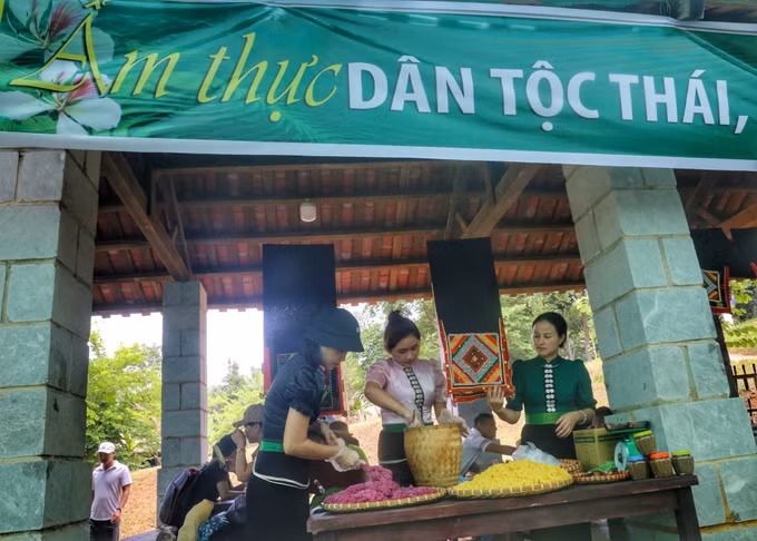 Tái hiện chợ phiên vùng cao Tuyên Quang tại Làng Văn hoá - Du lịch các dân tộc Việt Nam ảnh 3