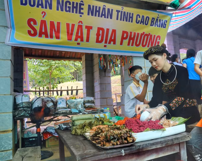 Tái hiện chợ phiên vùng cao Tuyên Quang tại Làng Văn hoá - Du lịch các dân tộc Việt Nam ảnh 6