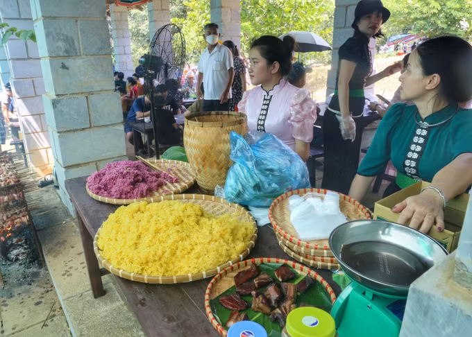Tái hiện chợ phiên vùng cao Tuyên Quang tại Làng Văn hoá - Du lịch các dân tộc Việt Nam ảnh 7
