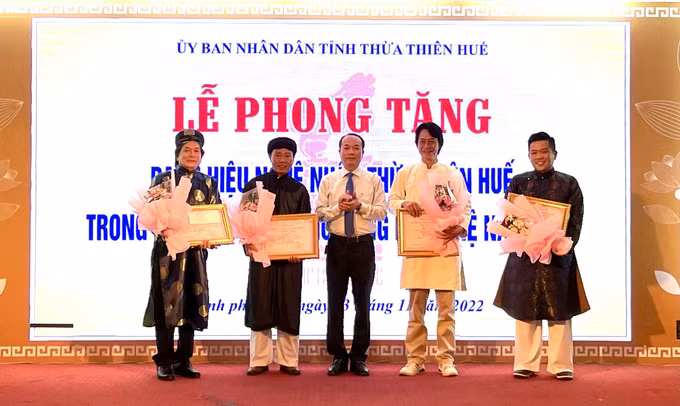 Thừa Thiên - Huế: Vinh danh nghệ nhân cống hiến cho sự phát triển của nghề thủ công mỹ nghệ ảnh 1