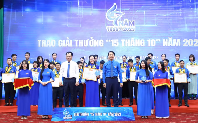 Kỷ niệm 67 năm Ngày truyền thống Hội Liên hiệp Thanh niên Việt Nam và trao Giải thưởng “15 tháng 10” ảnh 2