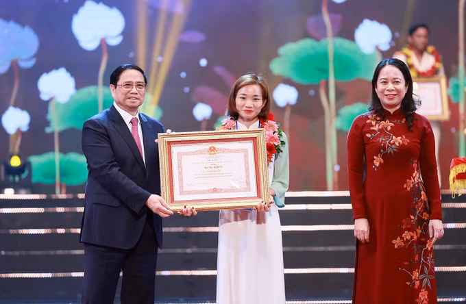 Thủ tướng Phạm Minh Chính: Mỗi điển hình tiên tiến lan tỏa tinh thần, đạo đức, ý thức trách nhiệm và sự cống hiến ảnh 4