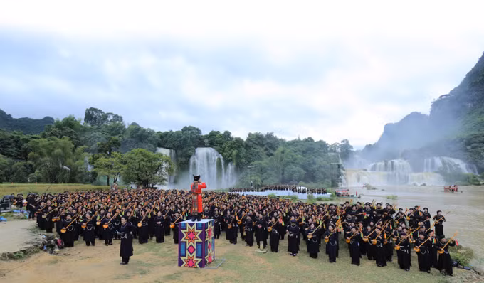 Về miền non nước ảnh 1