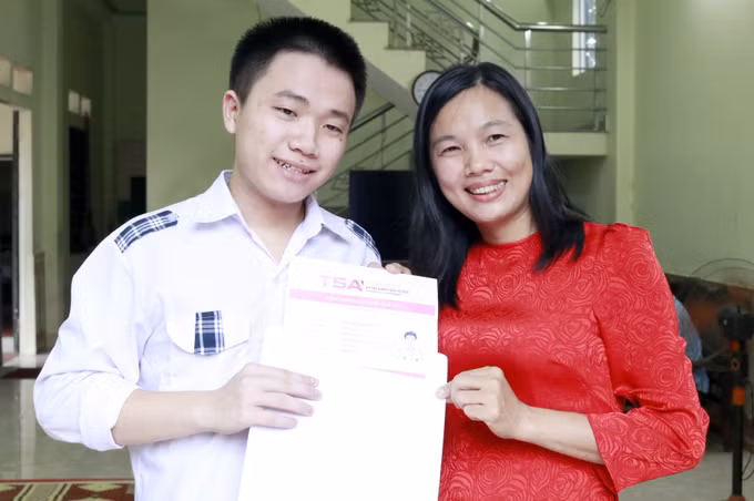 Nguyễn Mạnh Thắng-Cậu học trò đam mê Hóa học trở thành thủ khoa toàn quốc ảnh 1