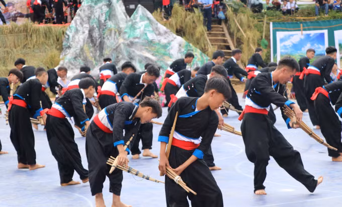 Mãn nhãn màn đồng diễn khèn Mông ảnh 11
