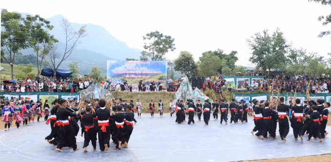 Mãn nhãn màn đồng diễn khèn Mông ảnh 3