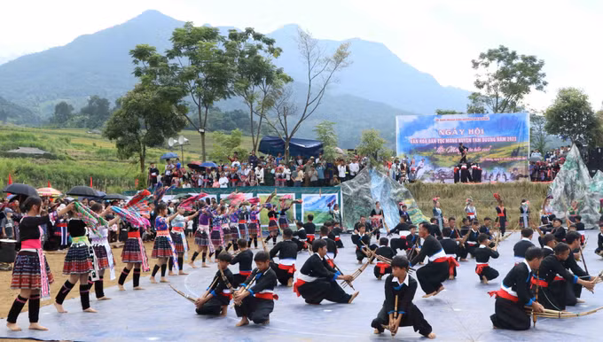Mãn nhãn màn đồng diễn khèn Mông ảnh 2