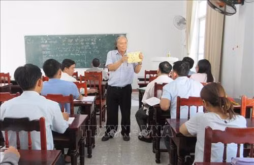 Giúp cán bộ, công chức hiểu hơn văn hóa, phong tục tập quán của đồng bào Chăm